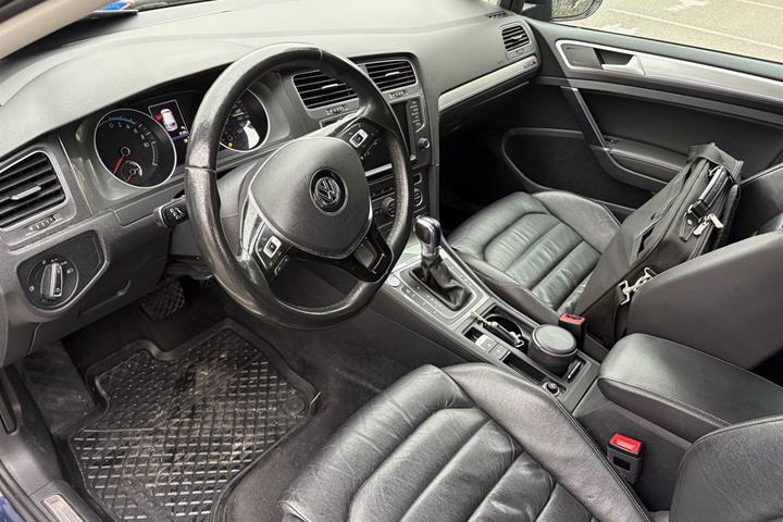 Blå VW e-Golf VII fra 2016