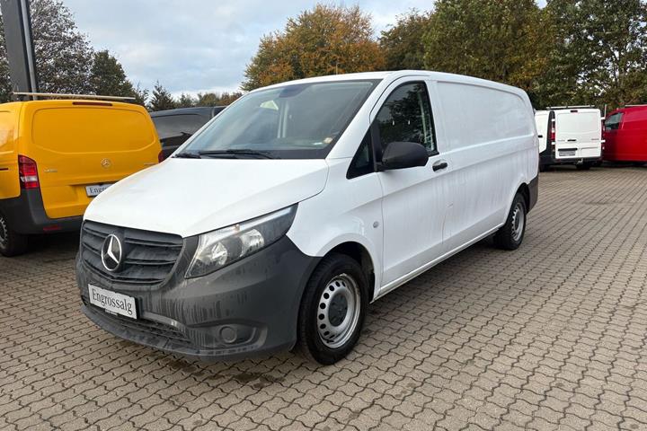 Hvid Mercedes Vito 114 fra 2022