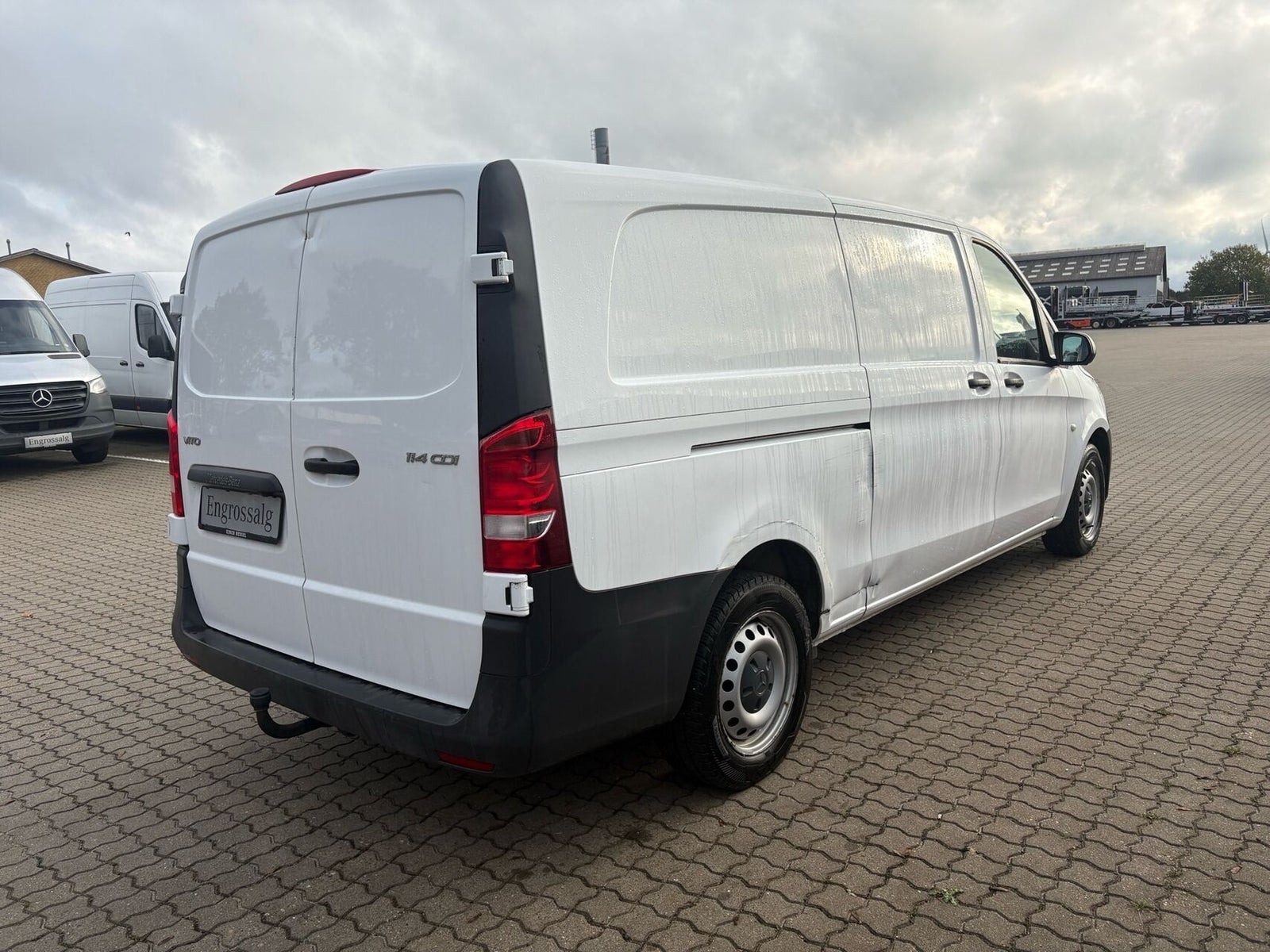 Hvid Mercedes Vito 114 fra 2022