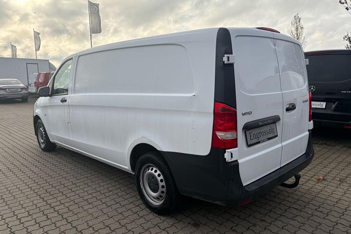 Hvid Mercedes Vito 114 fra 2022
