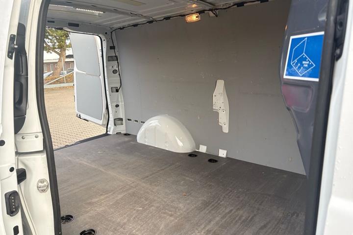 Hvid Mercedes Vito 114 fra 2022