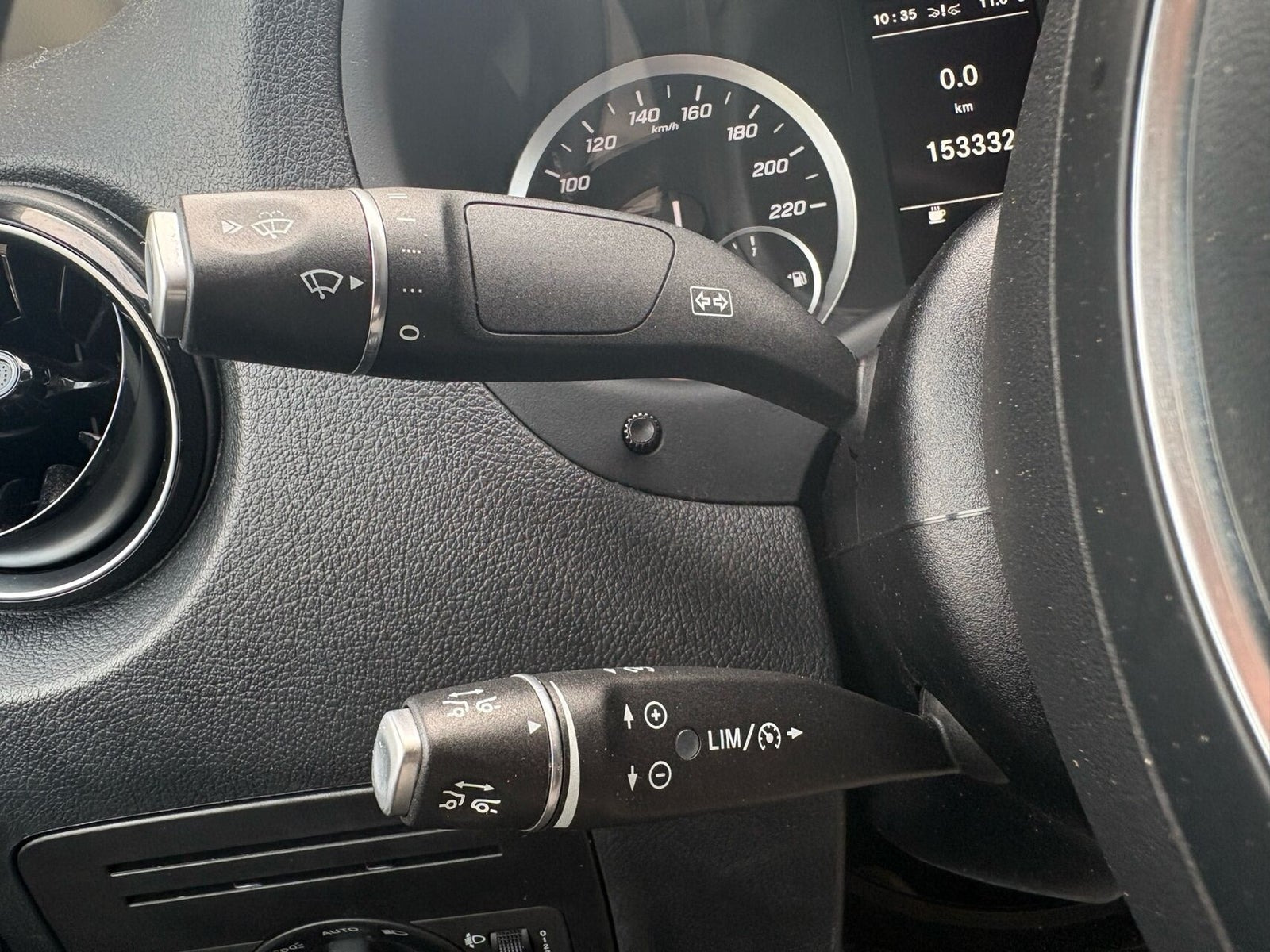 Hvid Mercedes Vito 114 fra 2022
