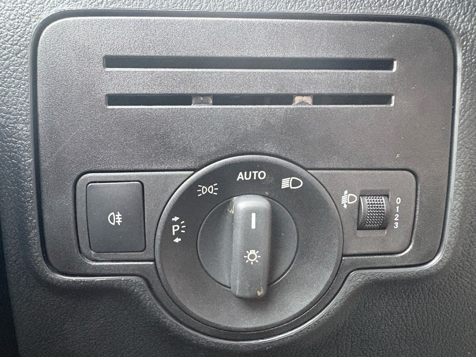 Hvid Mercedes Vito 114 fra 2022