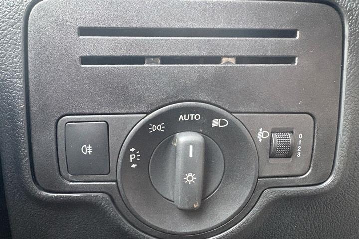 Hvid Mercedes Vito 114 fra 2022