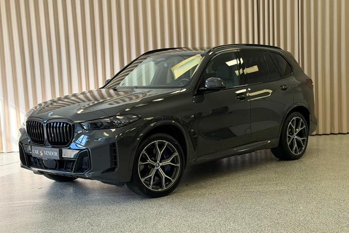 Grå BMW X5 fra 2023