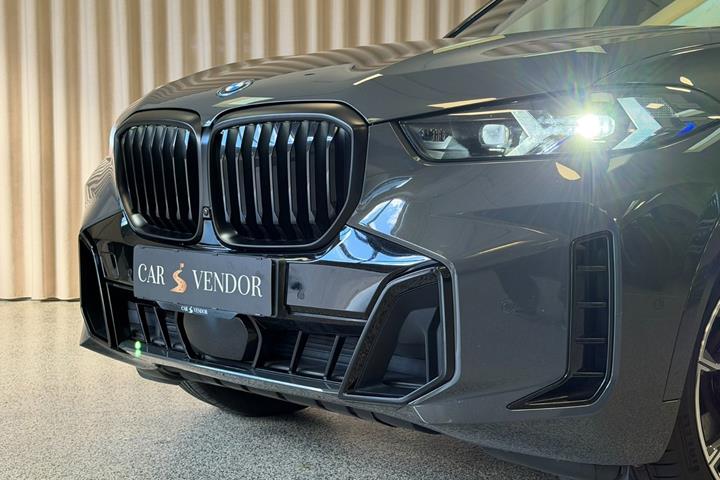 Grå BMW X5 fra 2023