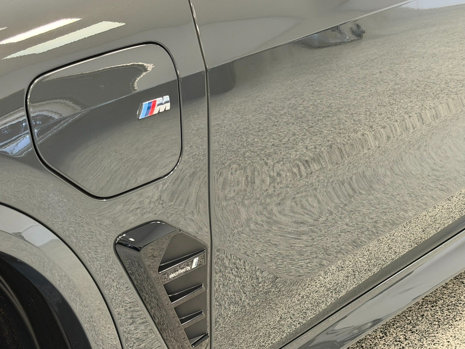 Grå BMW X5 fra 2023