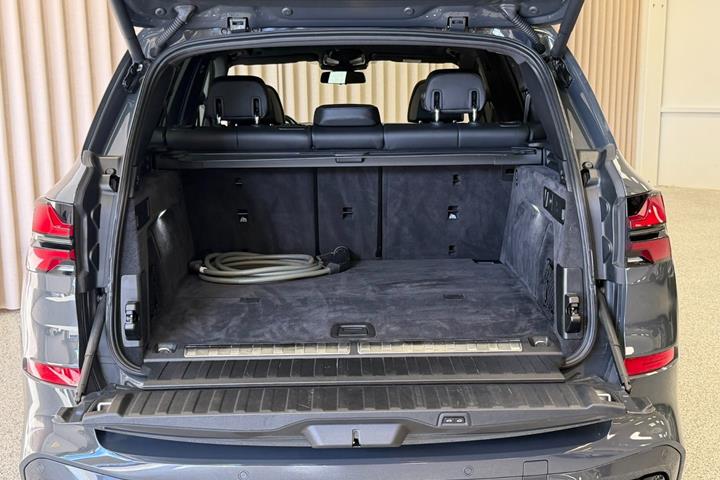 Grå BMW X5 fra 2023
