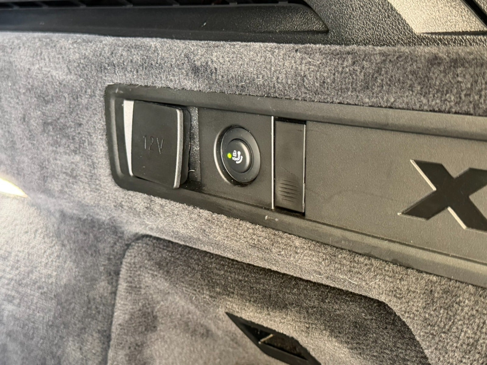 Grå BMW X5 fra 2023