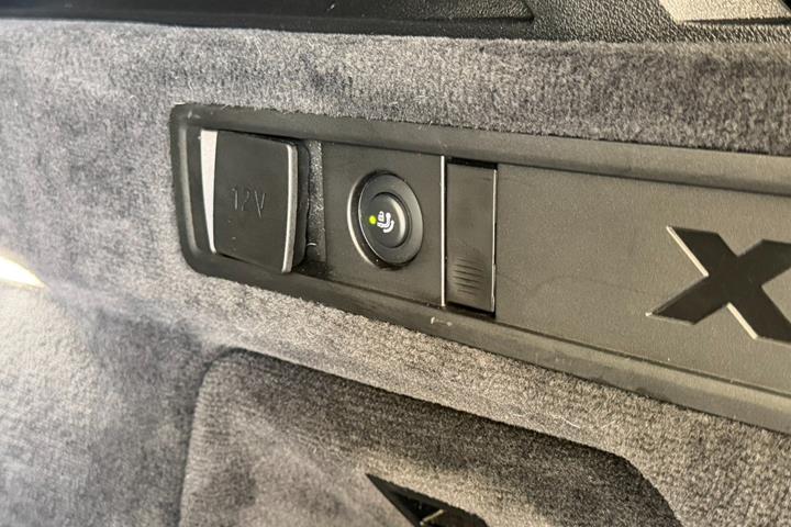 Grå BMW X5 fra 2023