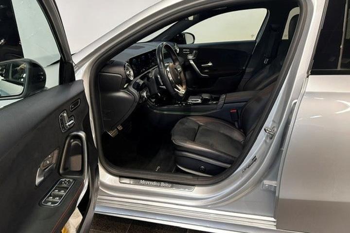 Sølv Mercedes A220 d fra 2020