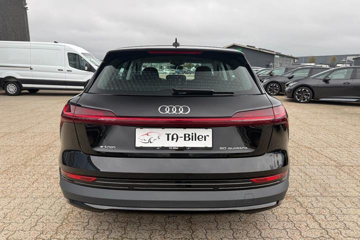 Sort Audi e-tron fra 2022