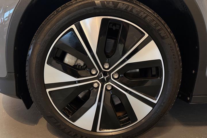 Grå Polestar 2 fra 2023