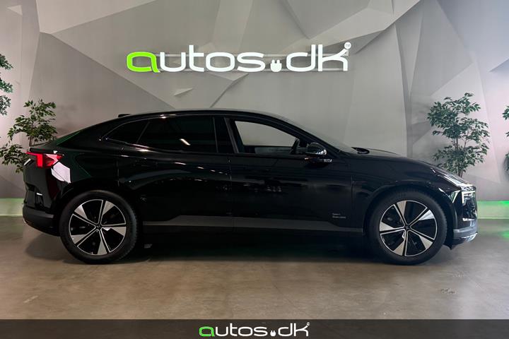 Sort Polestar 4 fra 2026
