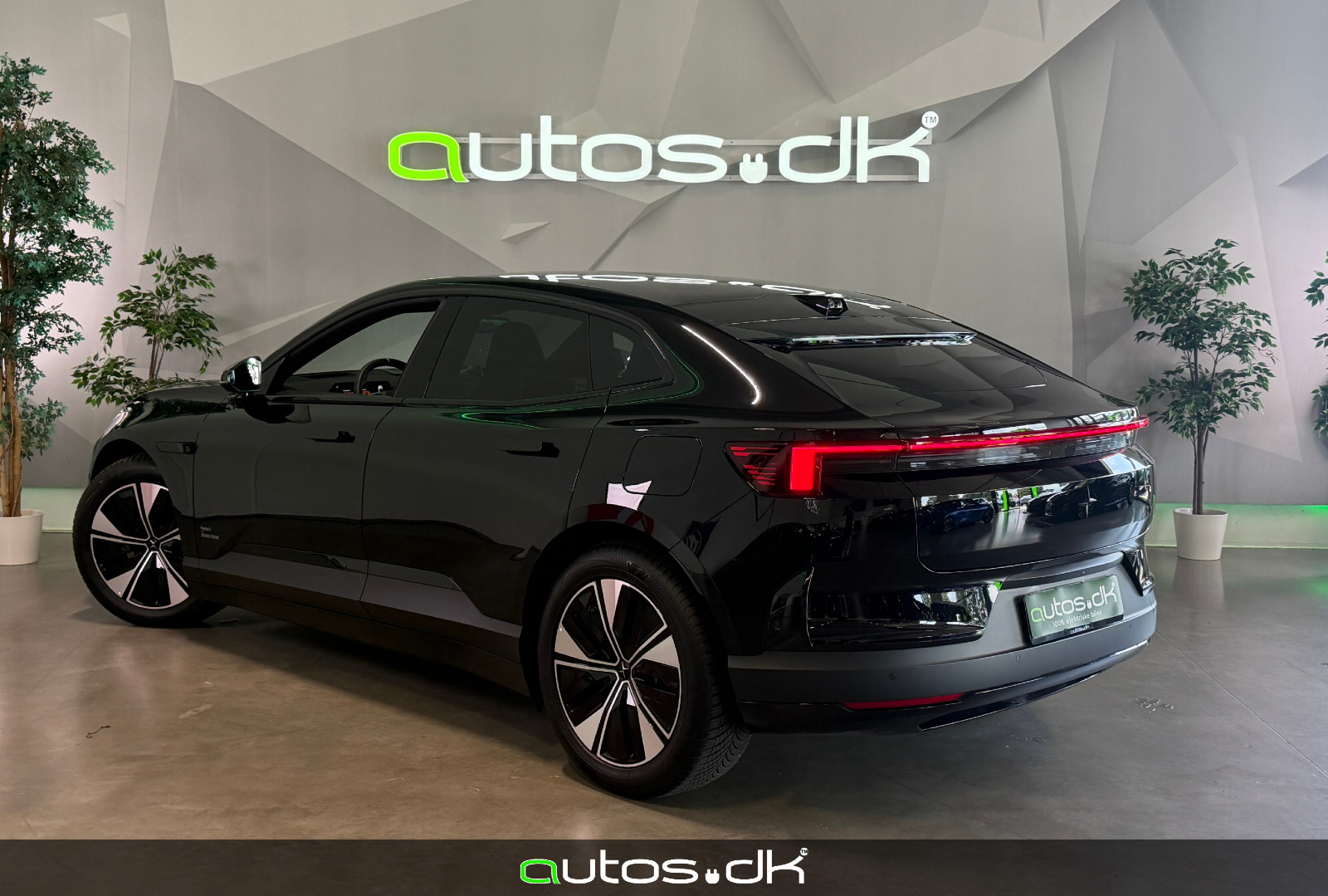 Sort Polestar 4 fra 2026