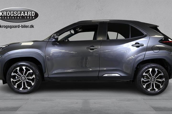 Grå Toyota Yaris Cross fra 2025