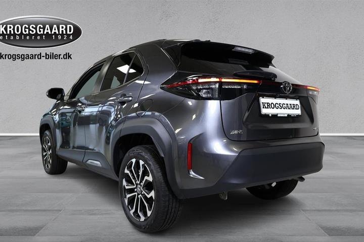 Grå Toyota Yaris Cross fra 2025