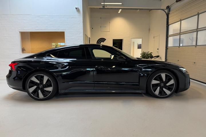 Sort Audi e-tron GT fra 2022