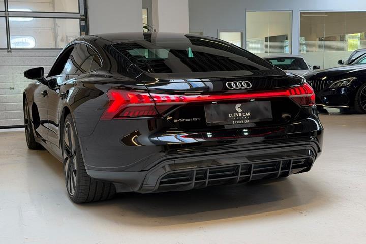 Sort Audi e-tron GT fra 2022