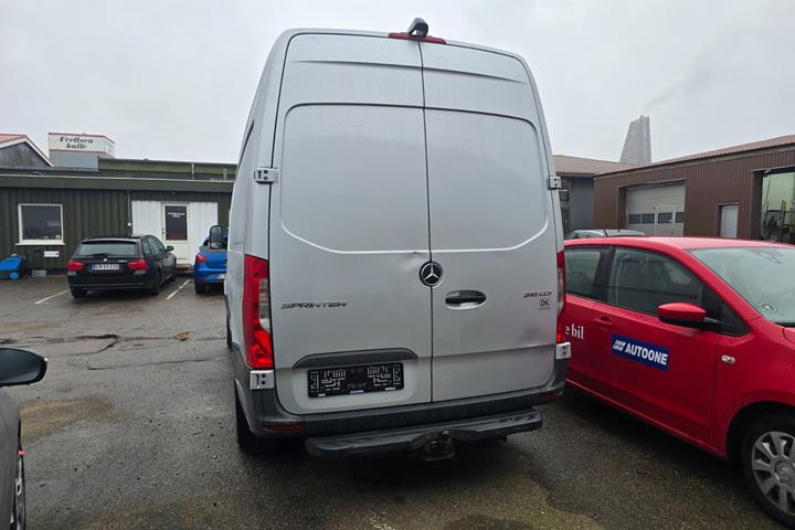 Sølv Mercedes Sprinter 316 fra 2019