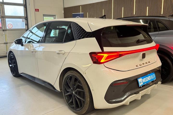 Hvid Cupra Born fra 2023