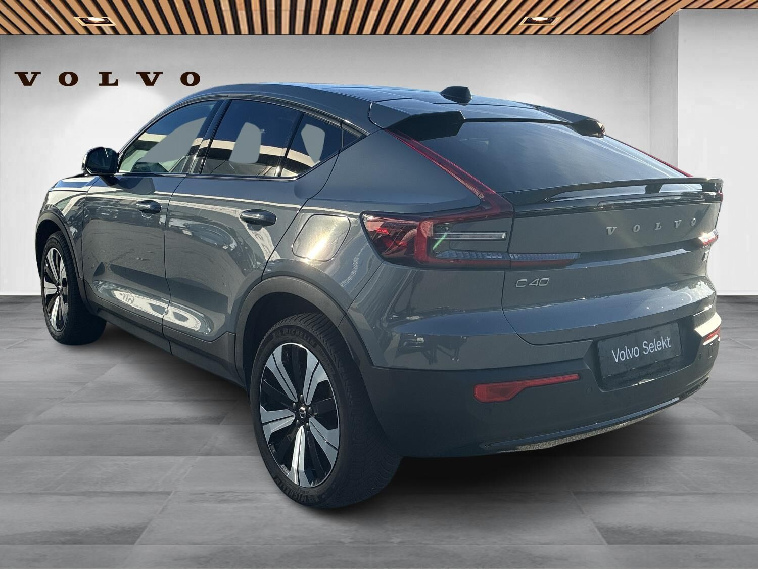 Grå Volvo C40 fra 2023