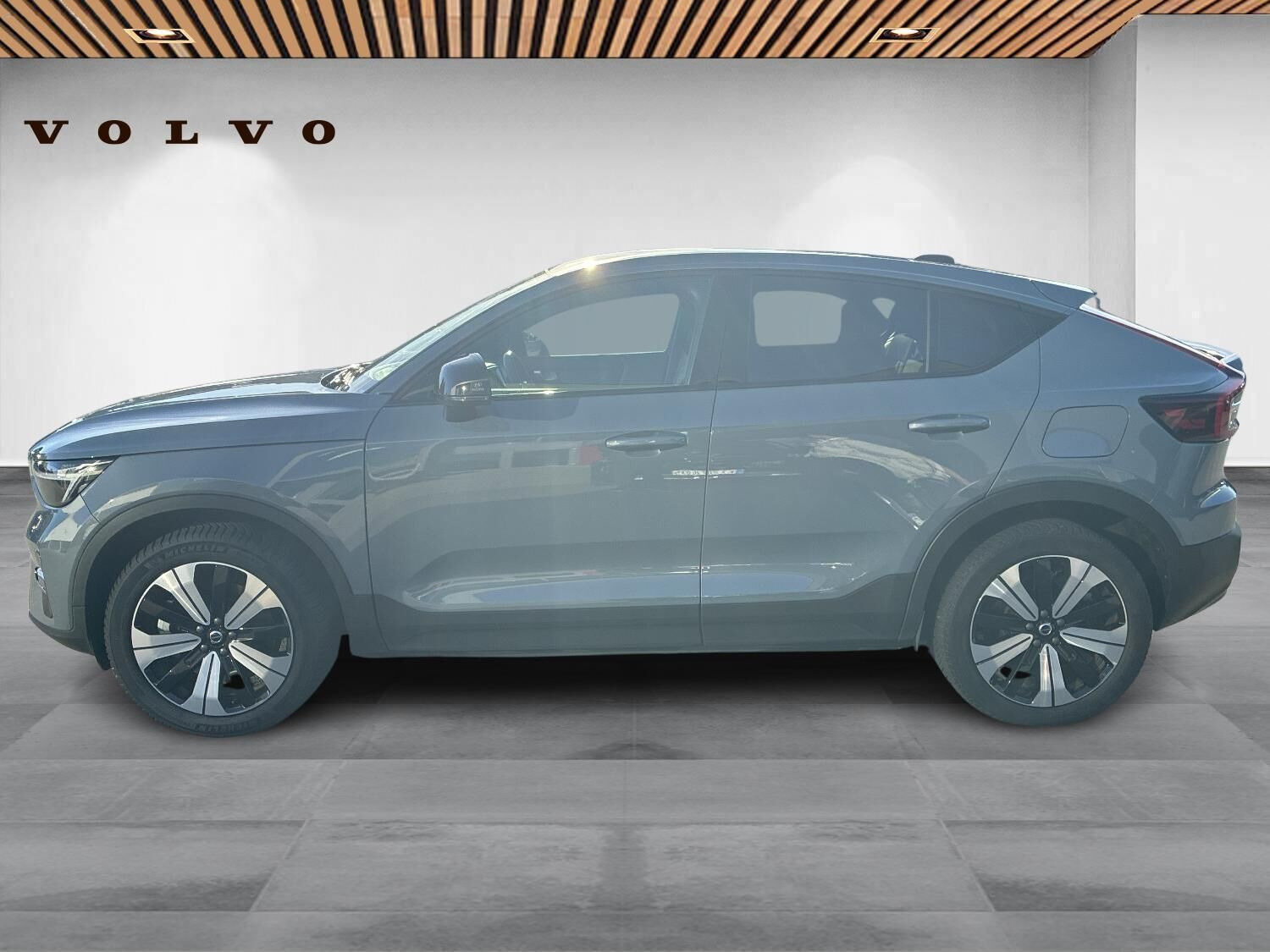 Grå Volvo C40 fra 2023