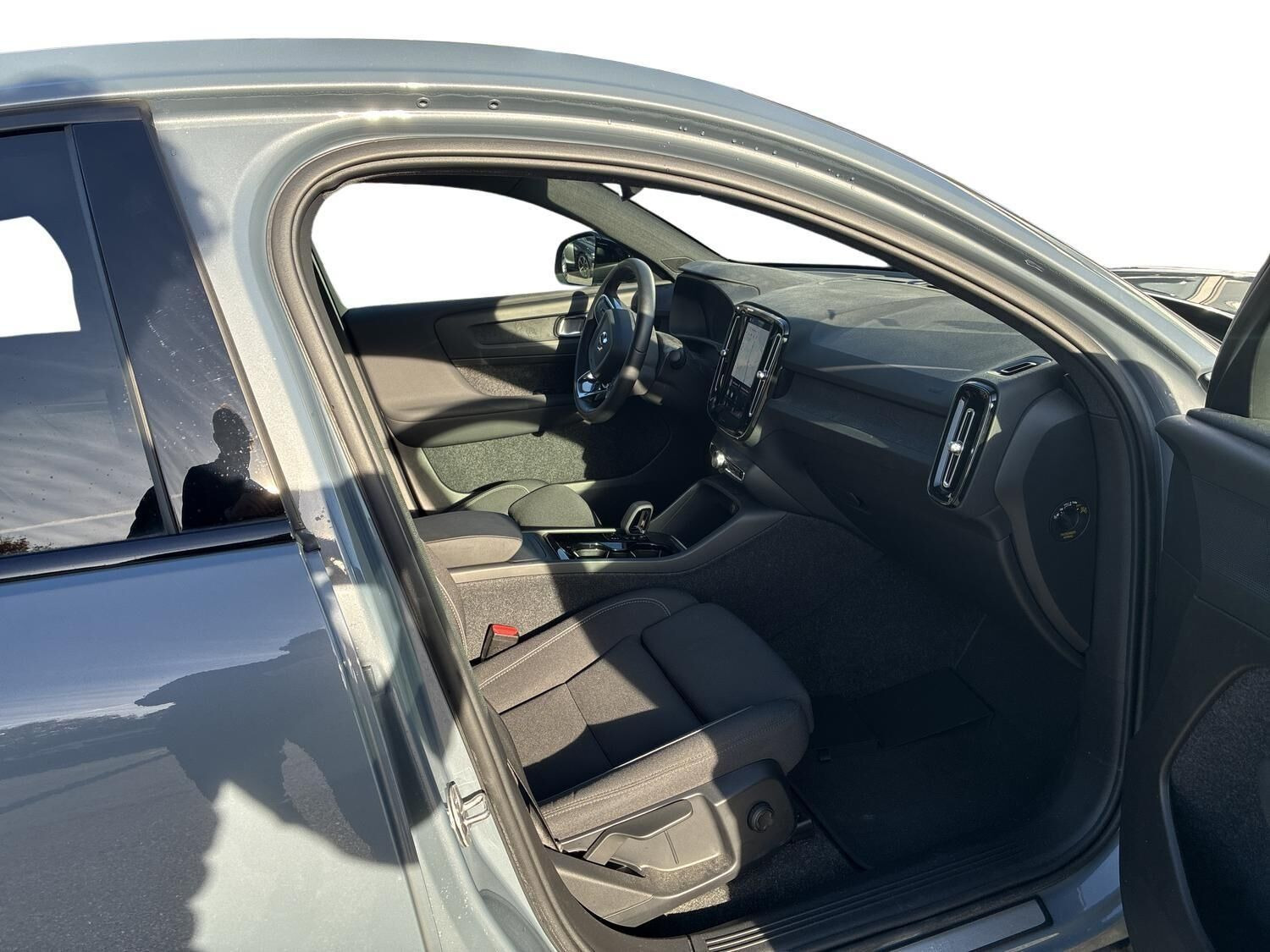 Grå Volvo C40 fra 2023