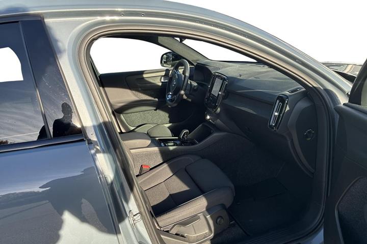 Grå Volvo C40 fra 2023