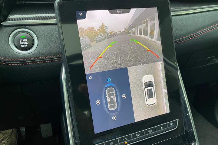 Sølv Maxus Euniq6 fra 2022