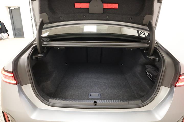 Grå BMW i5 fra 2024