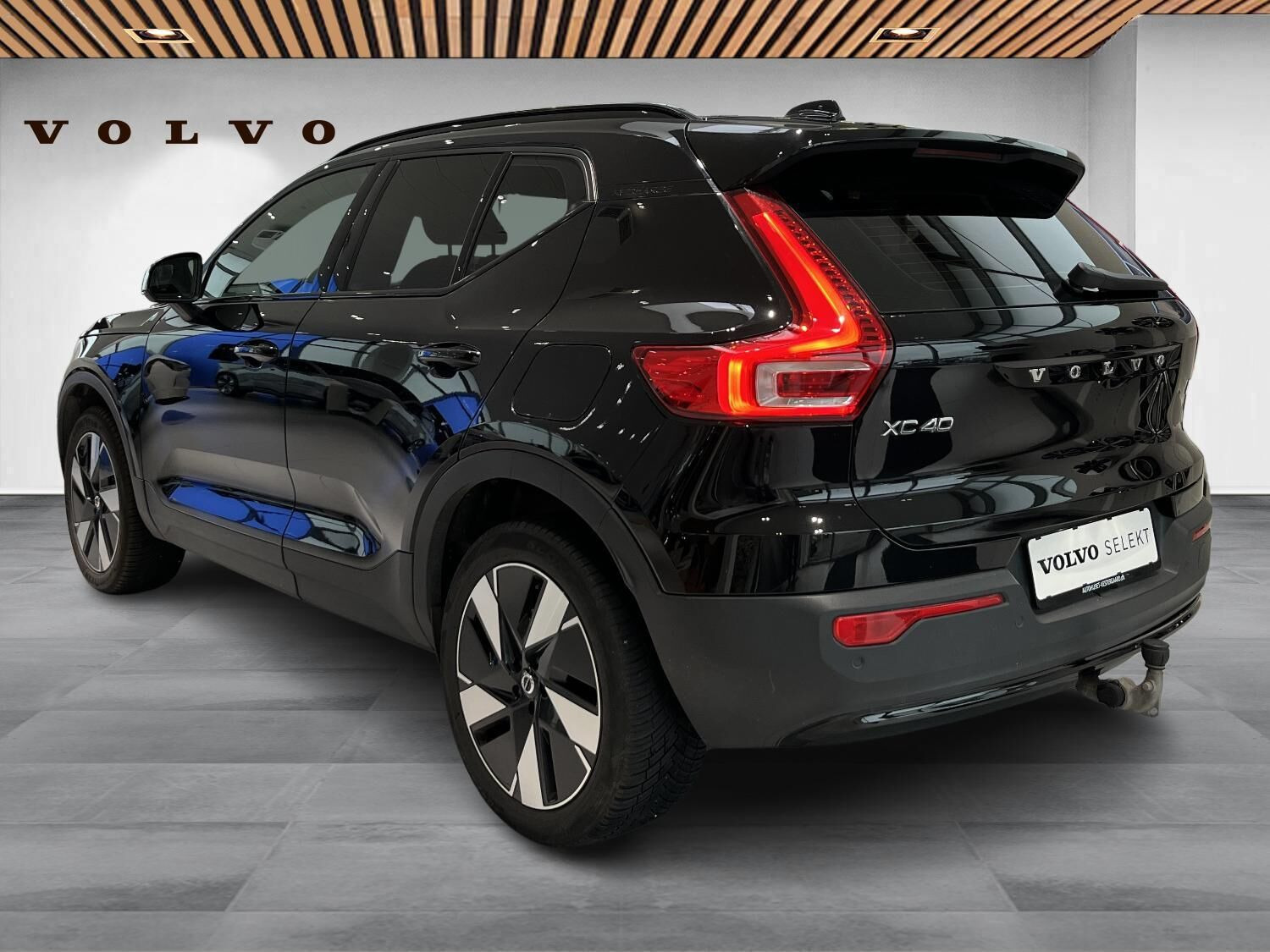 Sort Volvo XC40 fra 2024