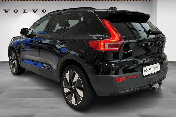 Sort Volvo XC40 fra 2024