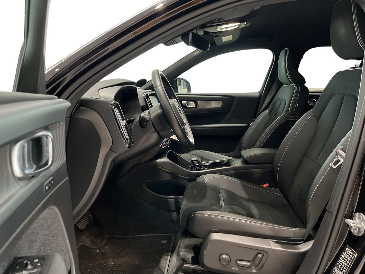 Sort Volvo XC40 fra 2024
