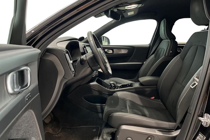 Sort Volvo XC40 fra 2024