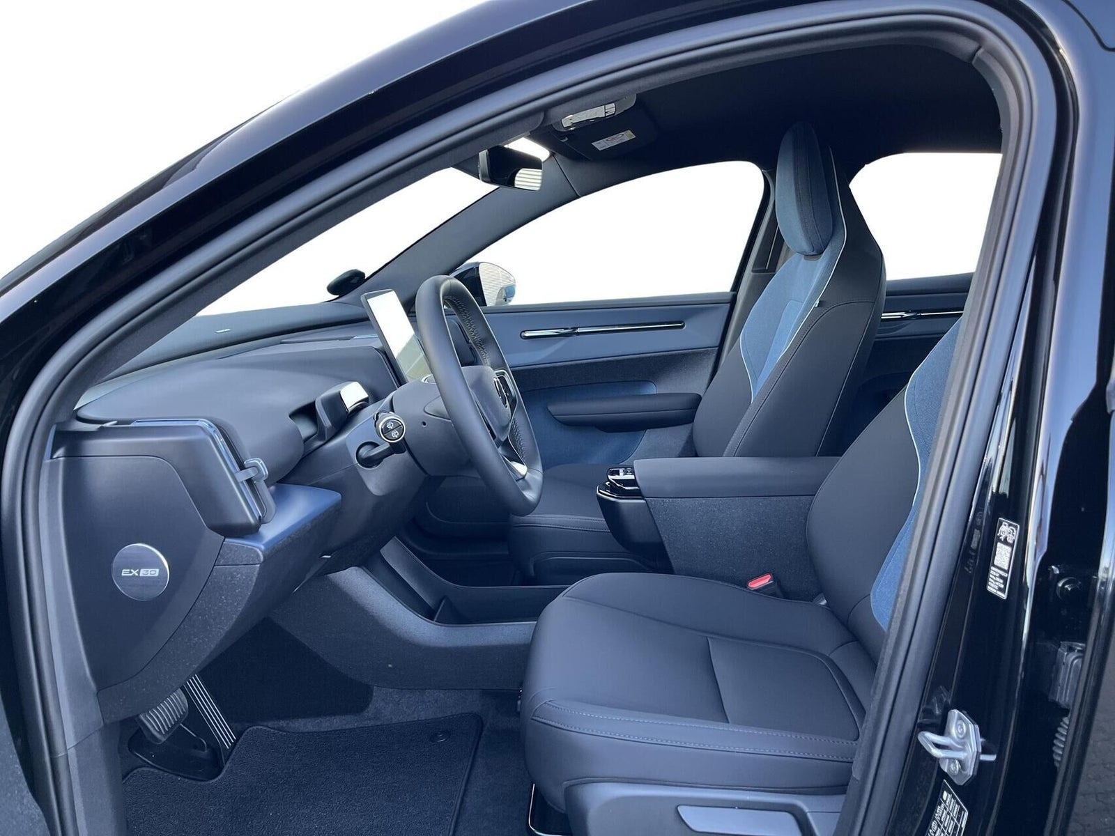 Beige Volvo EX30 fra 2027