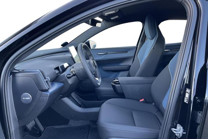 Beige Volvo EX30 fra 2027