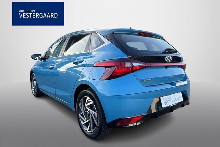 Beige Hyundai i20 fra 2021