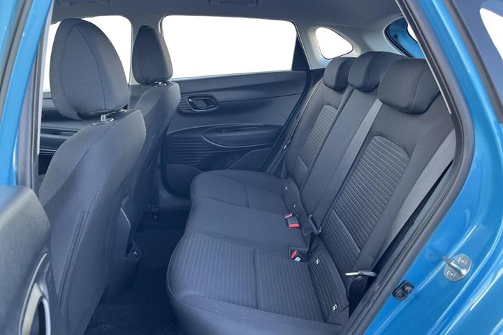 Beige Hyundai i20 fra 2021