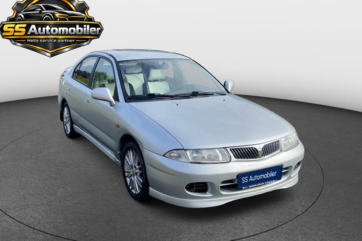 Hvid Mitsubishi Carisma fra 1999
