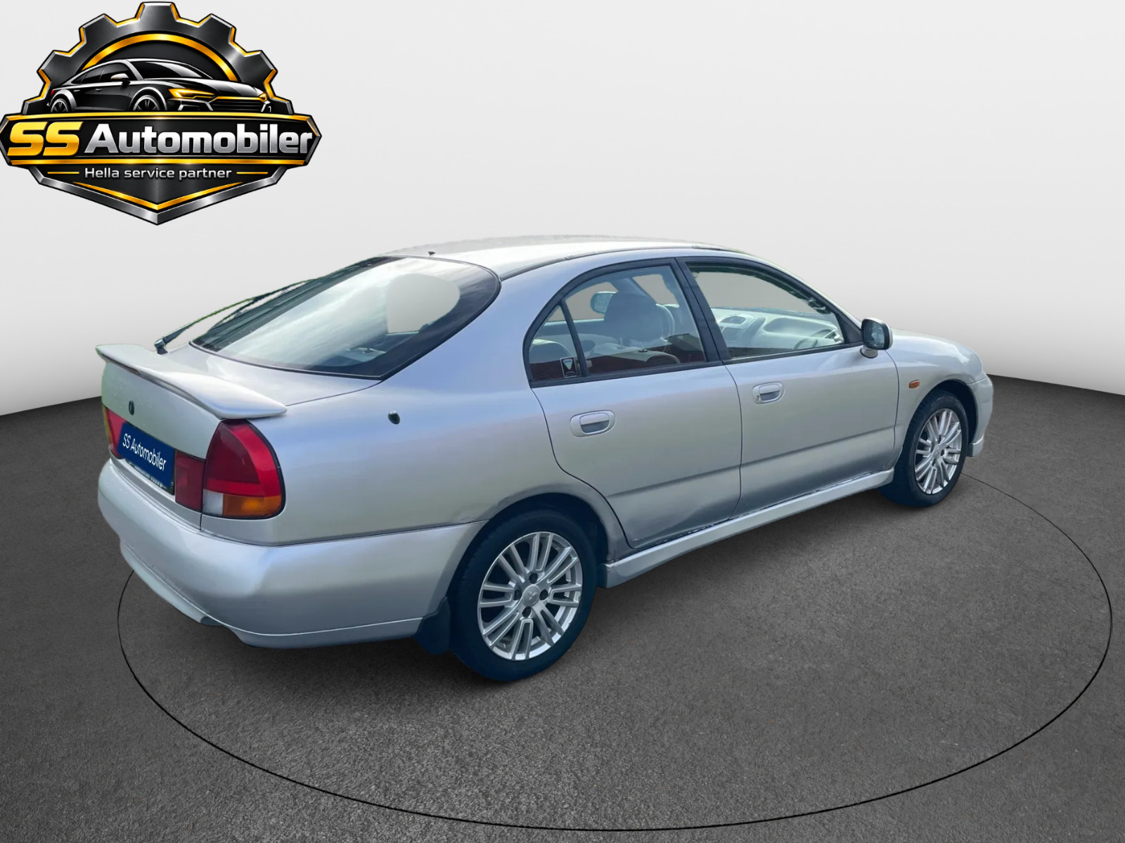 Hvid Mitsubishi Carisma fra 1999