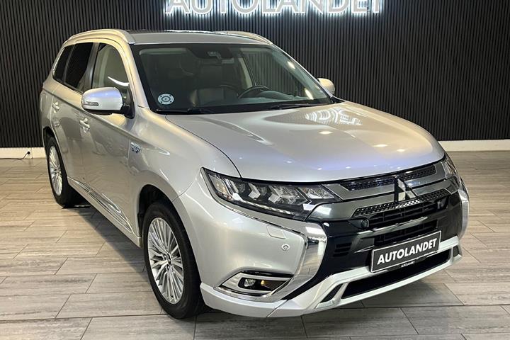 Sølv Mitsubishi Outlander fra 2020