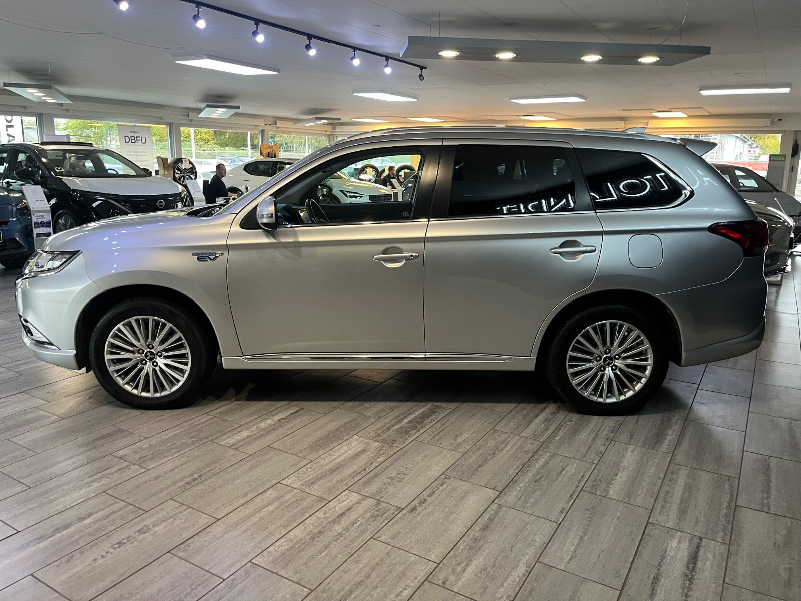 Sølv Mitsubishi Outlander fra 2020