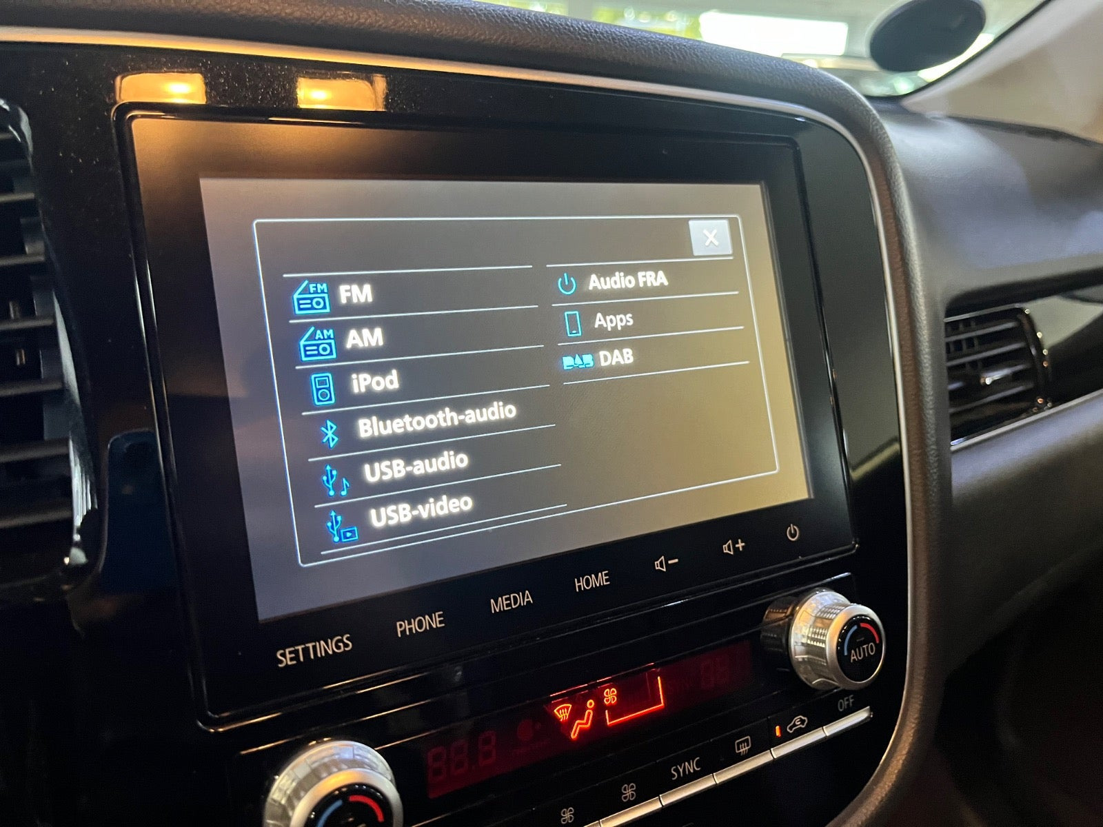 Sølv Mitsubishi Outlander fra 2020