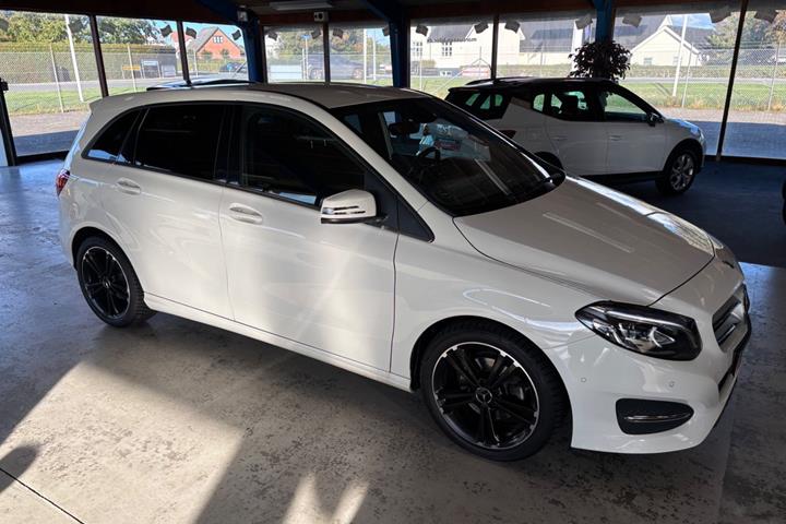 Hvid Mercedes B200 fra 2017