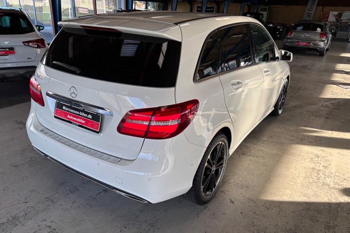 Hvid Mercedes B200 fra 2017