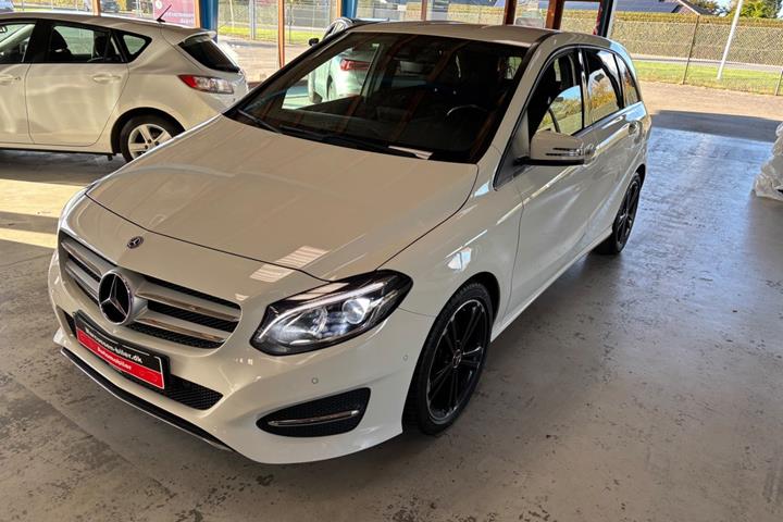 Hvid Mercedes B200 fra 2017