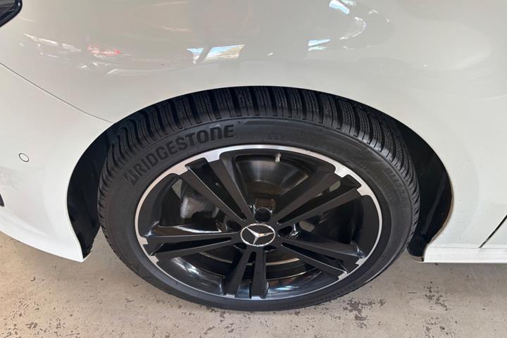 Hvid Mercedes B200 fra 2017