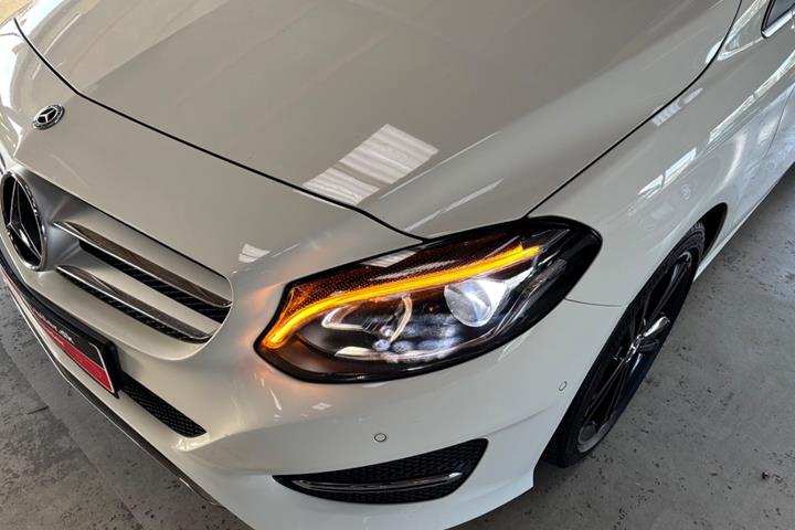 Hvid Mercedes B200 fra 2017