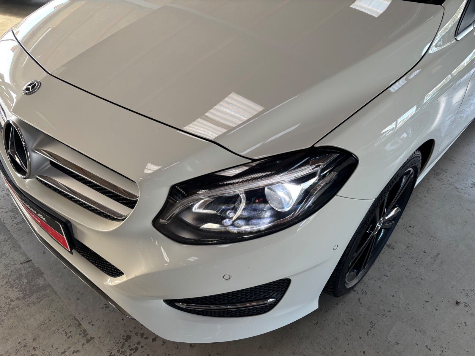 Hvid Mercedes B200 fra 2017
